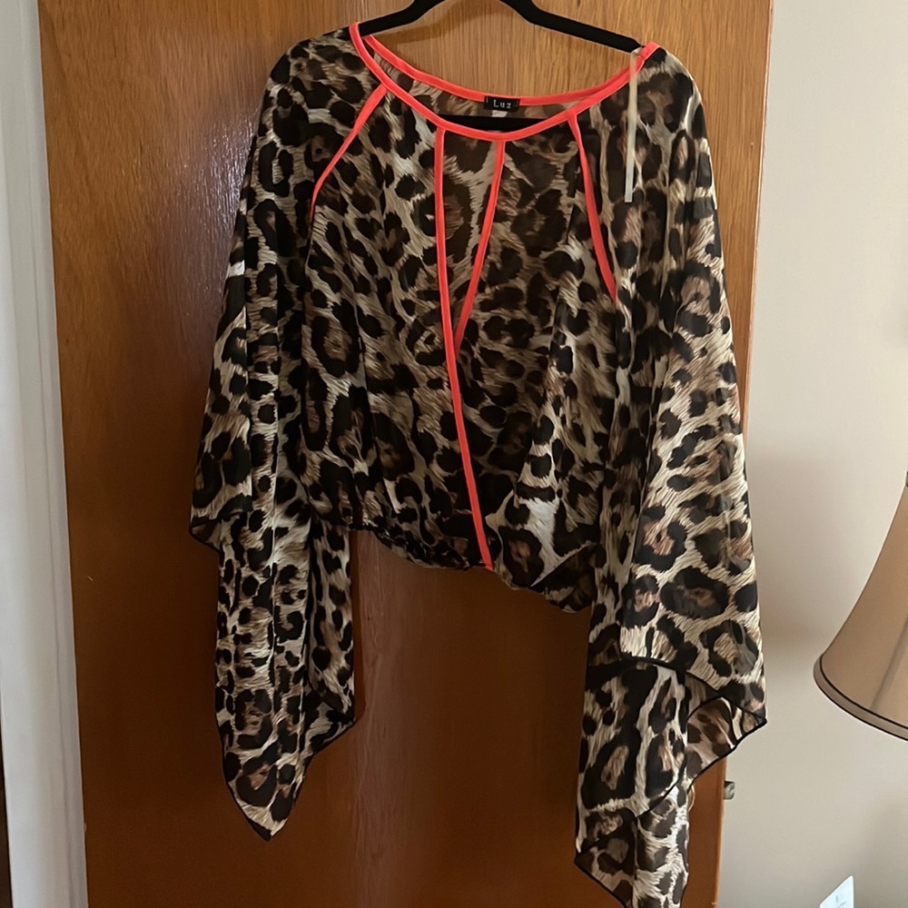 Cropped cheetah top